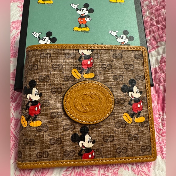 Excellent used condition Men’s Disney x Gucci wallet - Picture 1 of 7